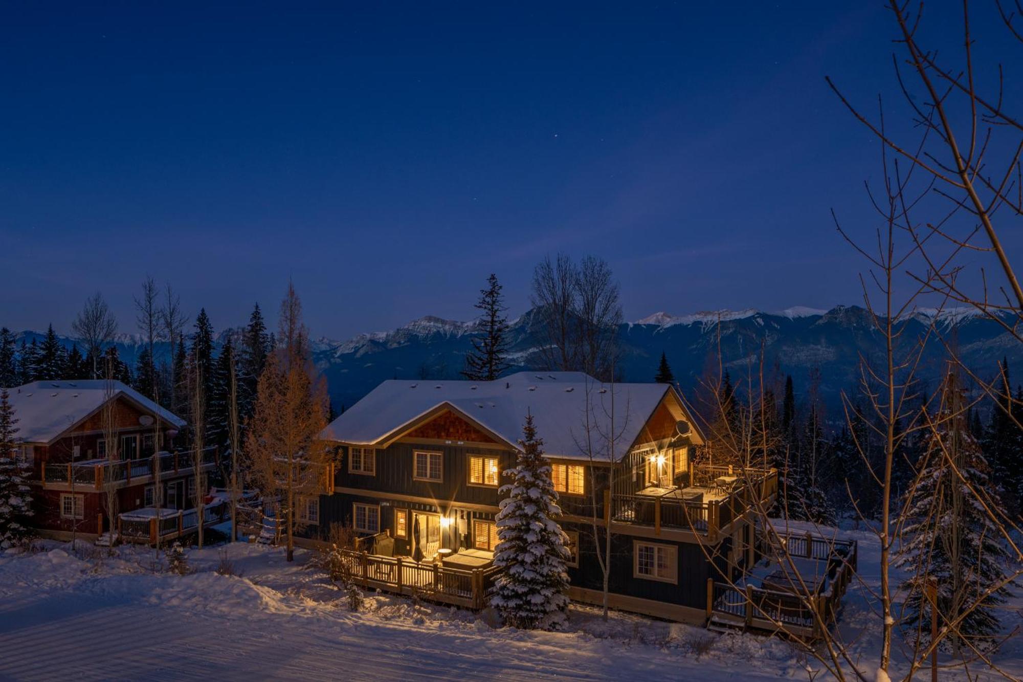 Lush Mountain Accommodations โกลเดน ภายนอก รูปภาพ