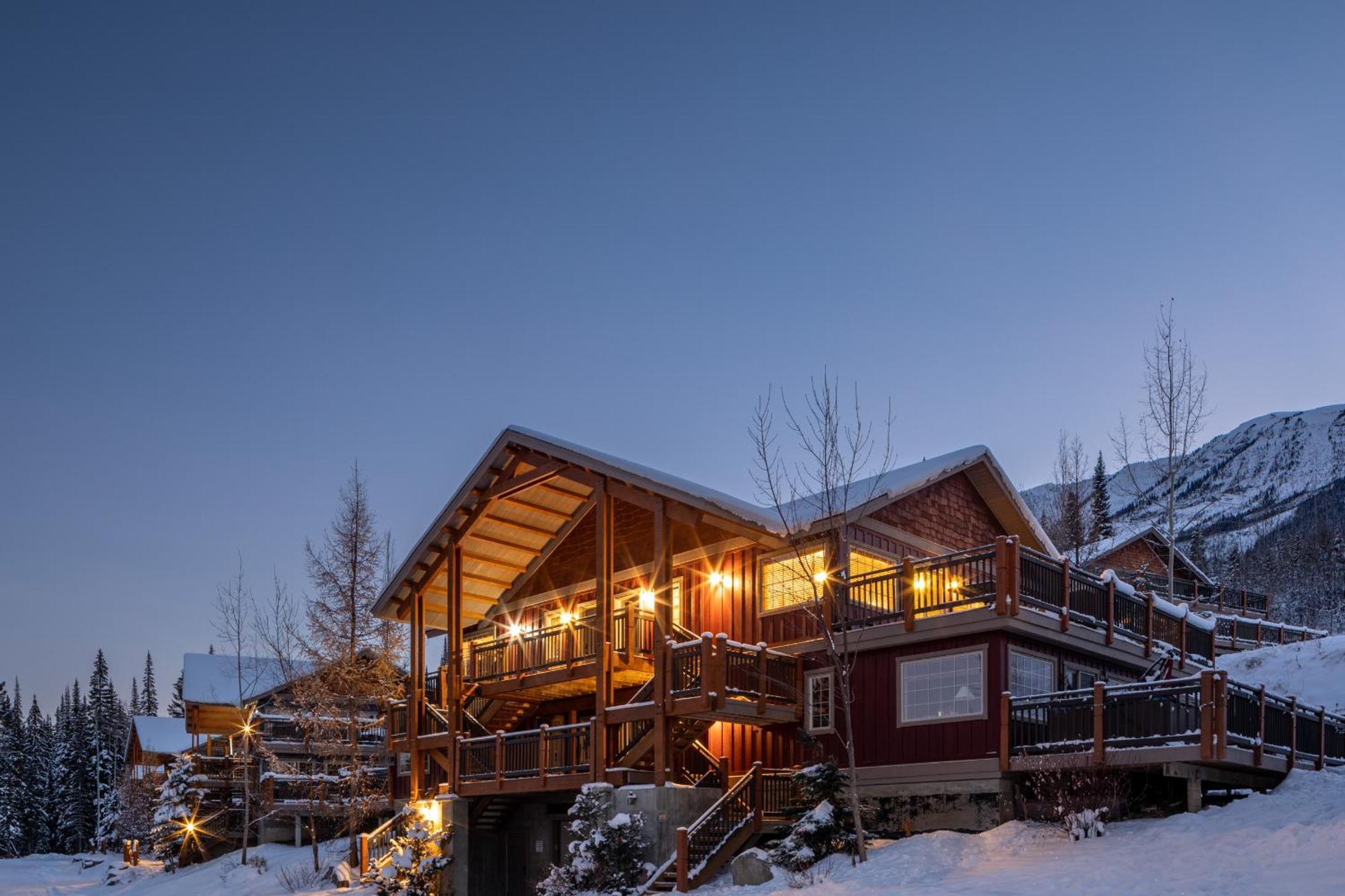 Lush Mountain Accommodations โกลเดน ภายนอก รูปภาพ