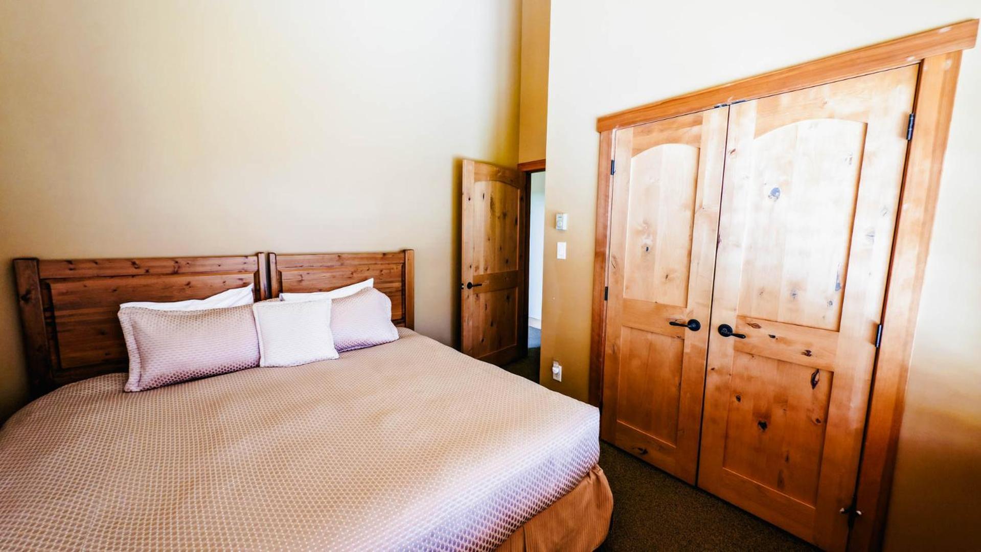 Lush Mountain Accommodations โกลเดน ห้อง รูปภาพ